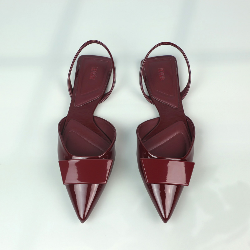 Leatherwork Designs - Sandalias planas de charol de marca