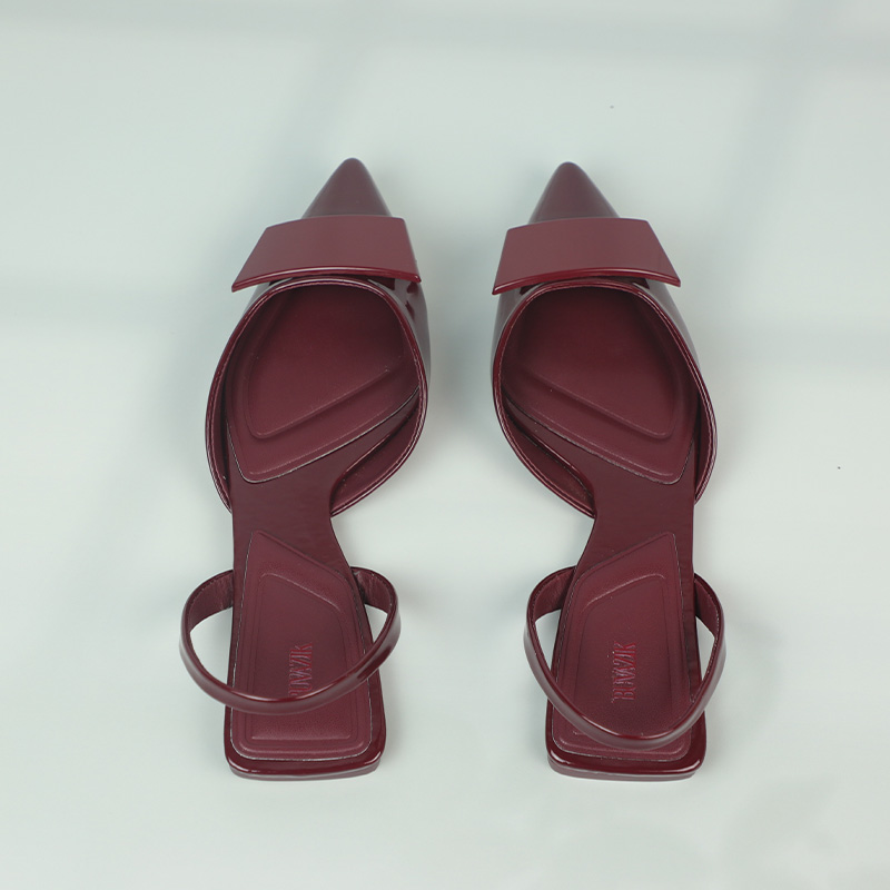 Sandalias planas de charol de  - Leatherwork Designs reseña y precio